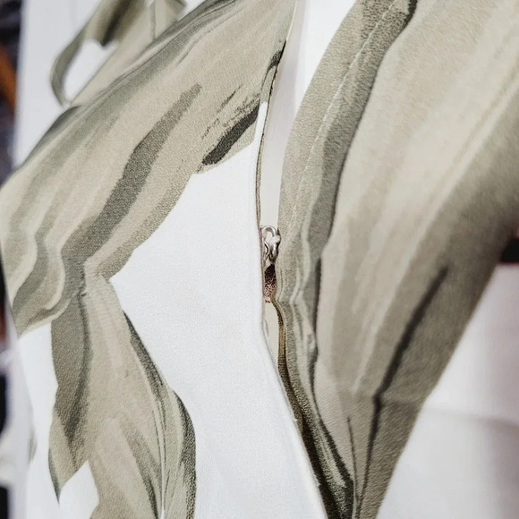 XS X-SMALL Express‎ Ruffled CrossOver Surplice Floral Blouse NWT - Picture 5 of 12